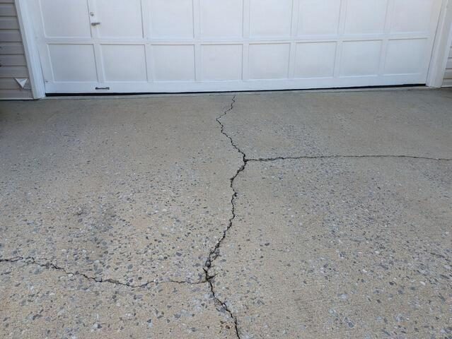 Before narrow concrete slab crack